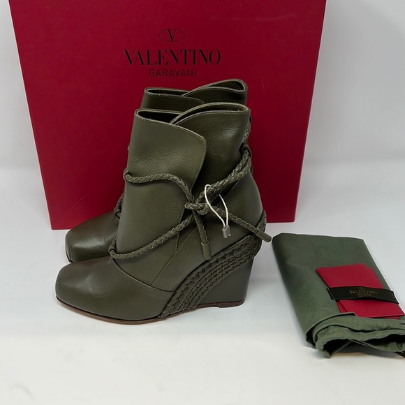 Valentino Garavani boots - Picture 1 of 8